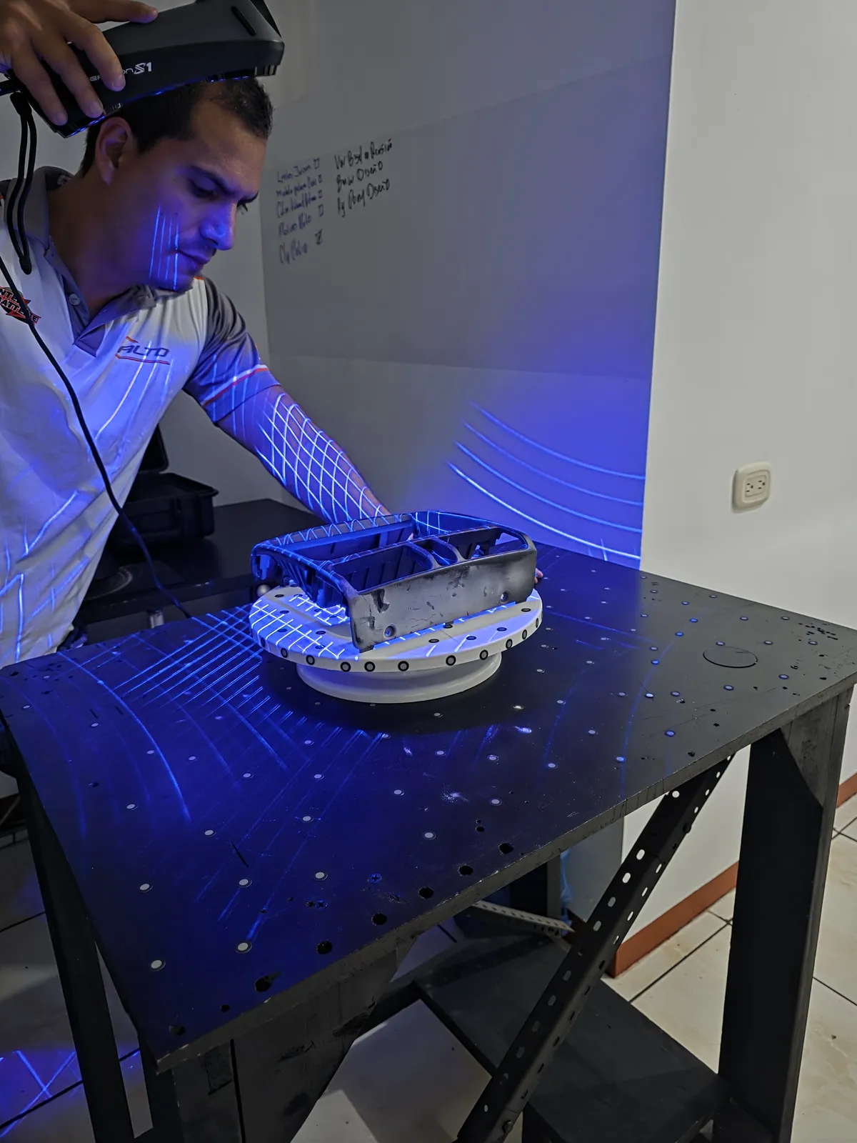 Escaneo 3D de piezas automotrices con láser de precisión