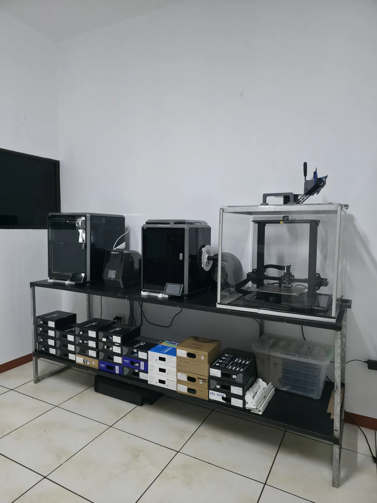 Laboratorio completo de impresión 3D con múltiples impresoras Creality